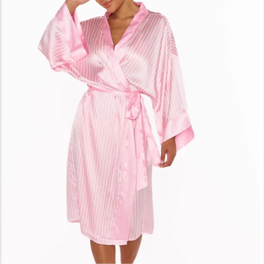 Show Me Your Mumu x Curateur "The Harlow" Robe - Picture 2 of 7
